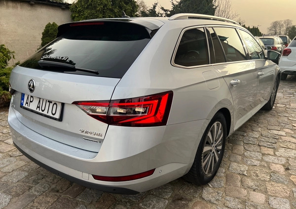 Skoda Superb cena 59900 przebieg: 239000, rok produkcji 2018 z Mieroszów małe 781